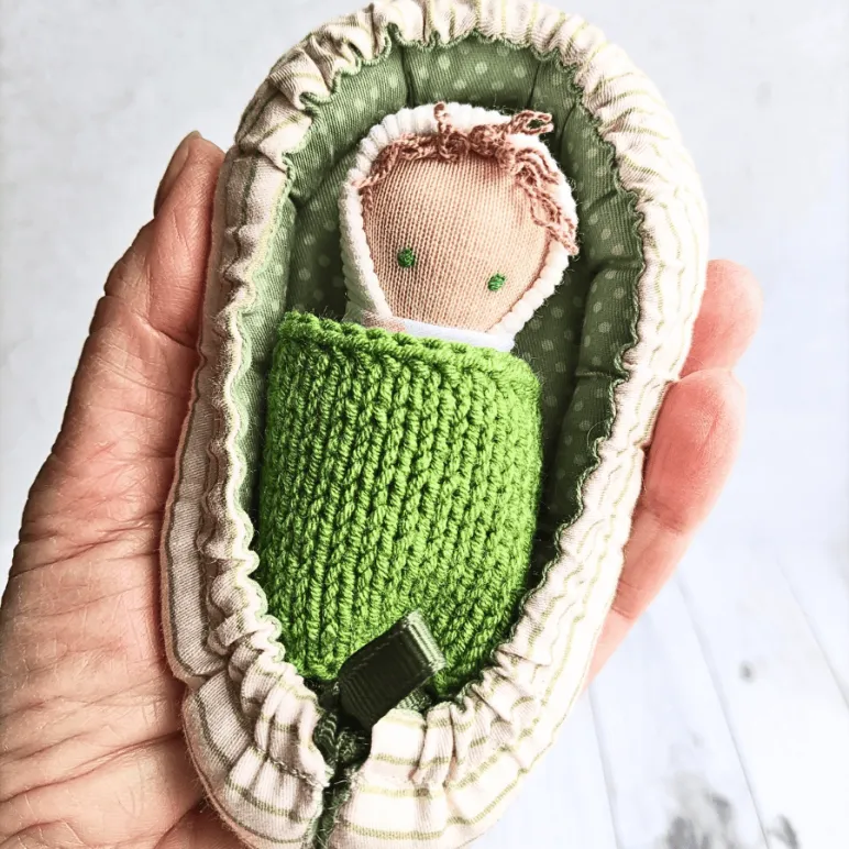 крошка в ладошке ручная работа