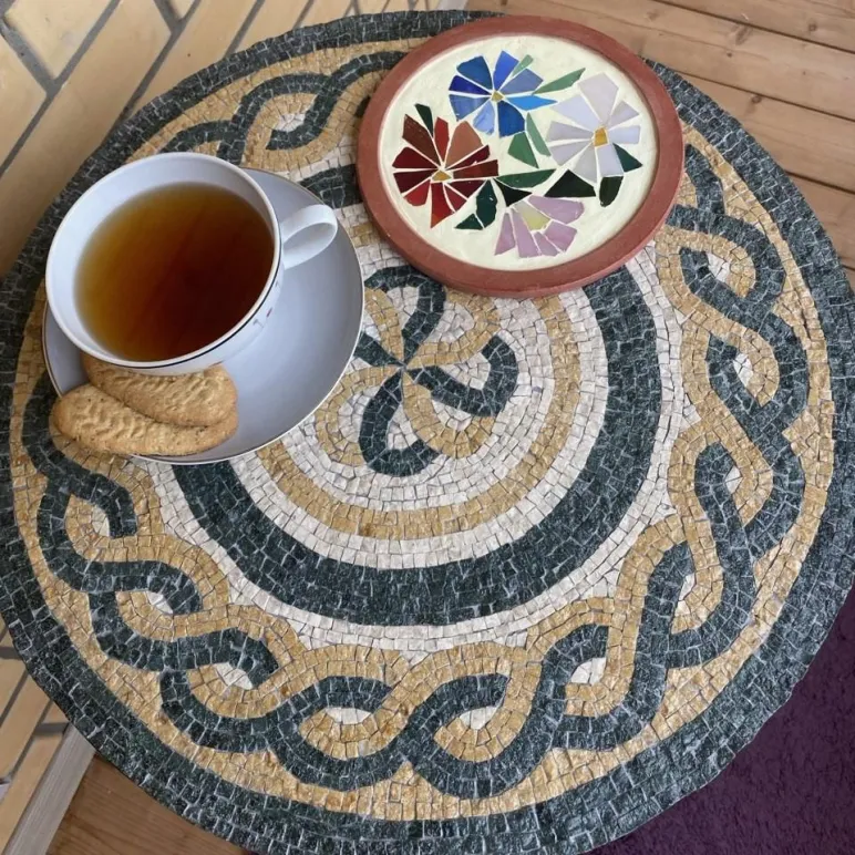 Столик журнальный мозаичный