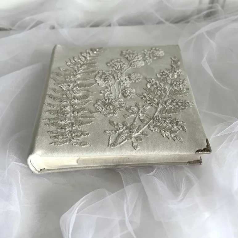 Фотоальбом свадебный жемчужный с бисером и пайетками