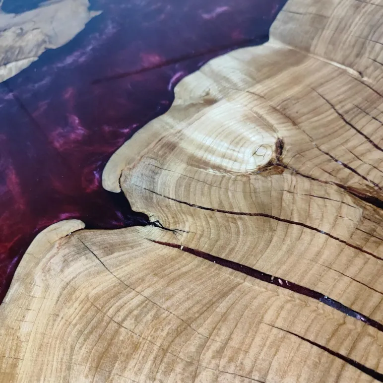 Стол из спила карагача и эпоксидной смолы Гранатовый браслет река