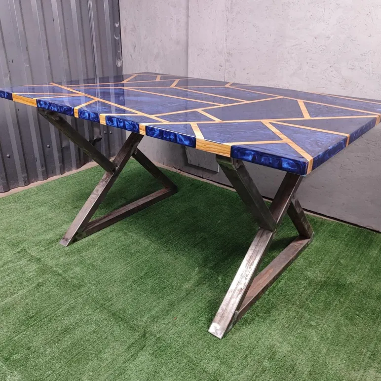 СТОЛ ИЗ МАССИВА ДУБА И ЭПОКСИДНОЙ СМОЛЫ ГЕОМЕТРИЯ Стол из массива дуба и эпоксидной смолы Геометрия