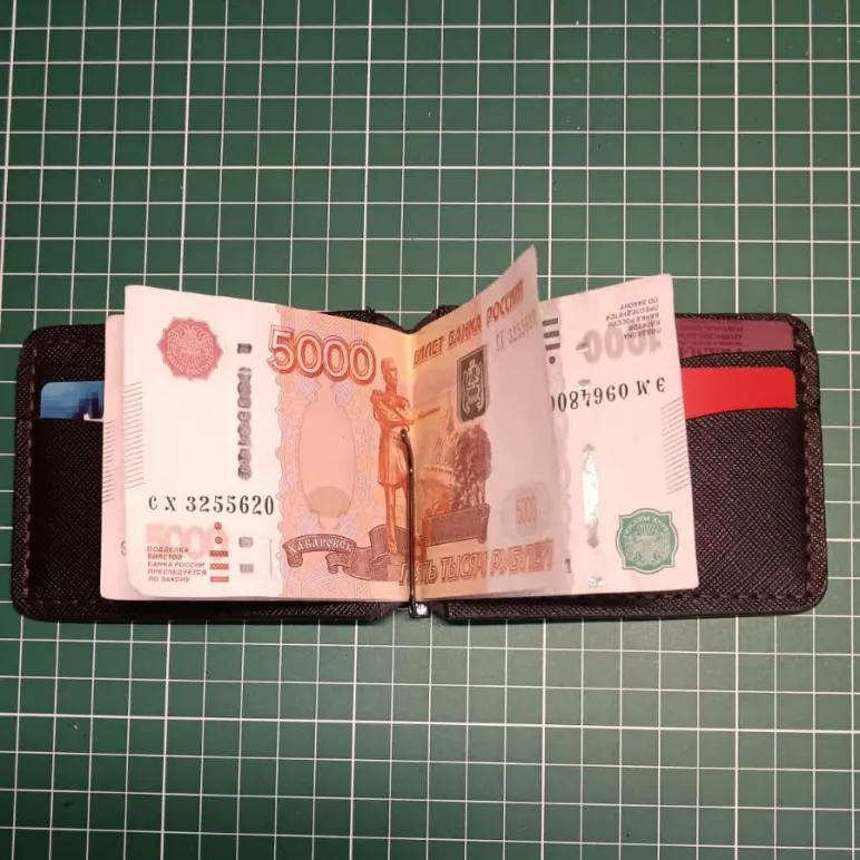 Зажим для купюр, с отделением для банковских карт