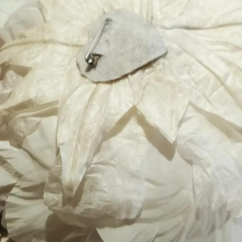 Брошь цветок из шелка Пион