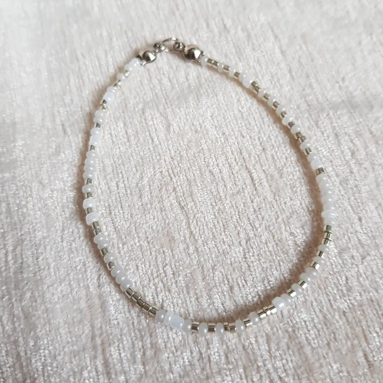 Браслеты из бисера с бусинами и кристаллами