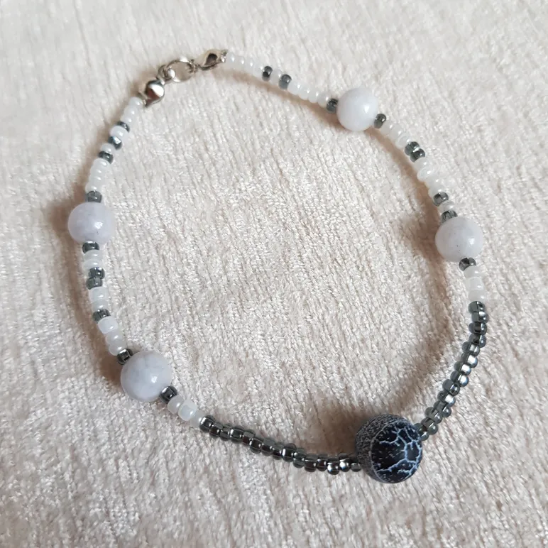 Браслеты из бисера с бусинами и кристаллами