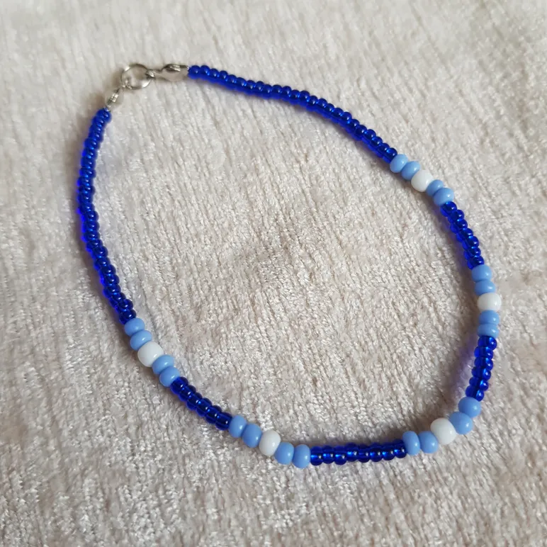 Браслеты из бисера с бусинами и кристаллами