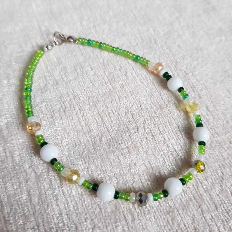 Браслеты из бисера с бусинами и кристаллами