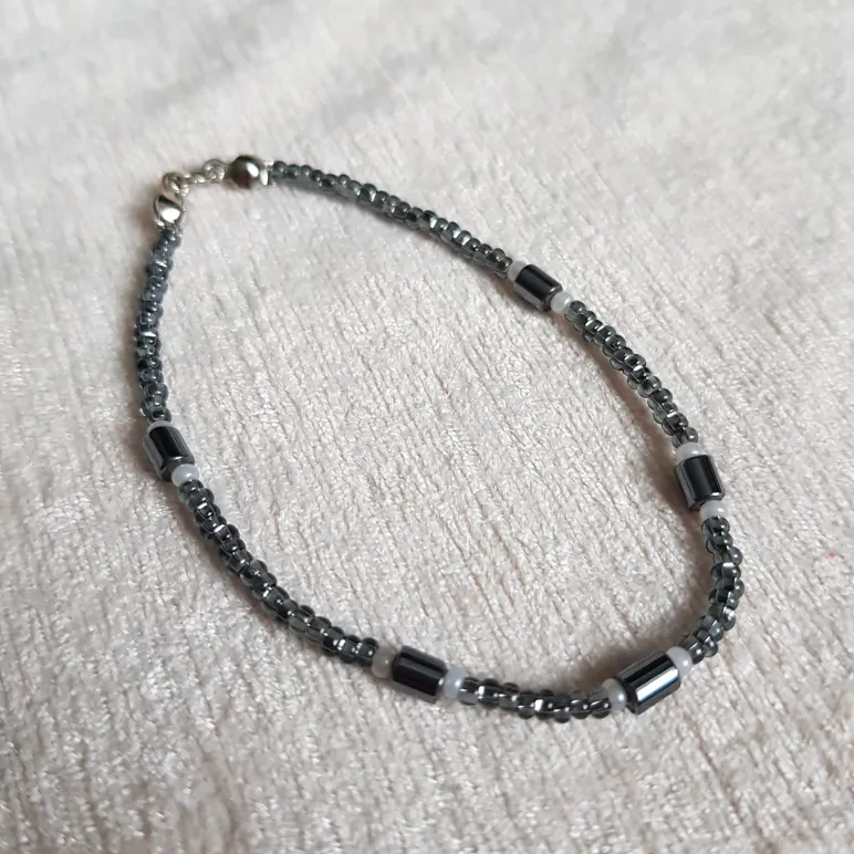 Браслеты из бисера с бусинами и кристаллами