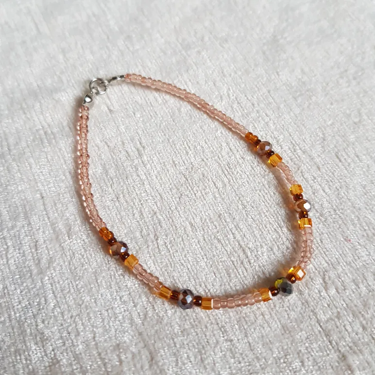 Браслеты из бисера с бусинами и кристаллами