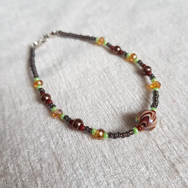 Браслеты из бисера с бусинами и кристаллами