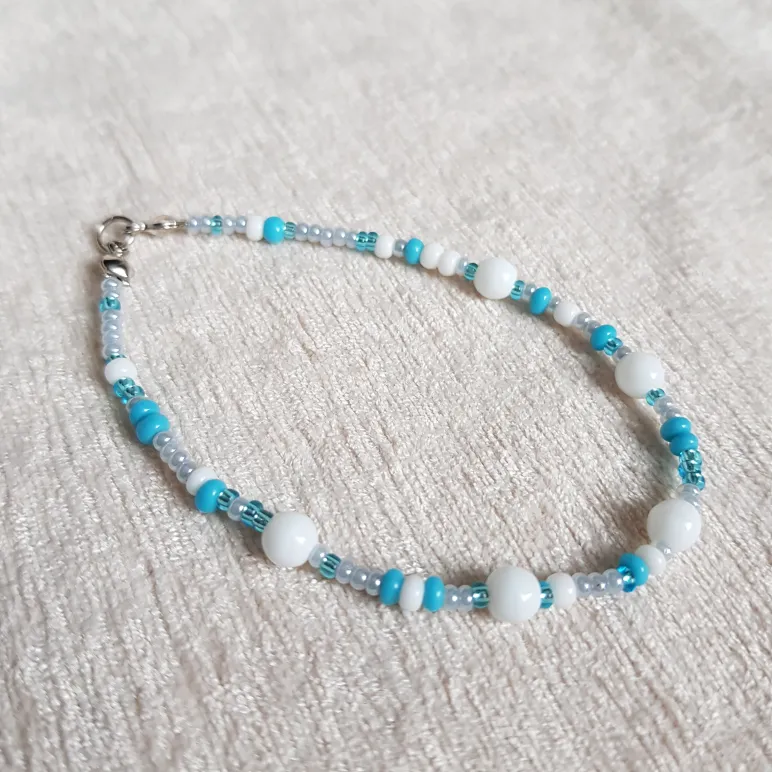 Браслеты из бисера с бусинами и кристаллами