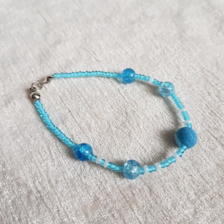 Браслеты из бисера с бусинами и кристаллами