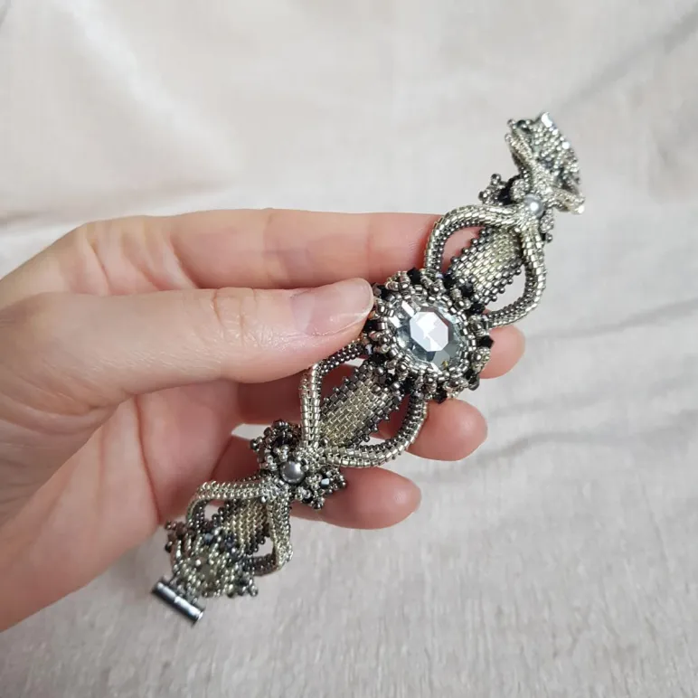 Браслет "Хрусталь" из бисера