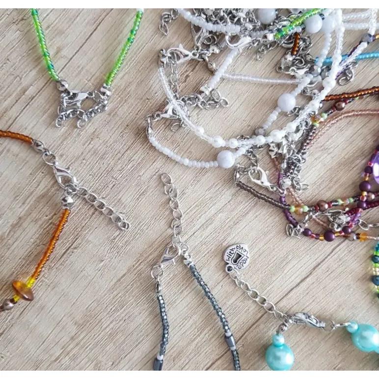 Браслеты из бисера с бусинами и кристаллами