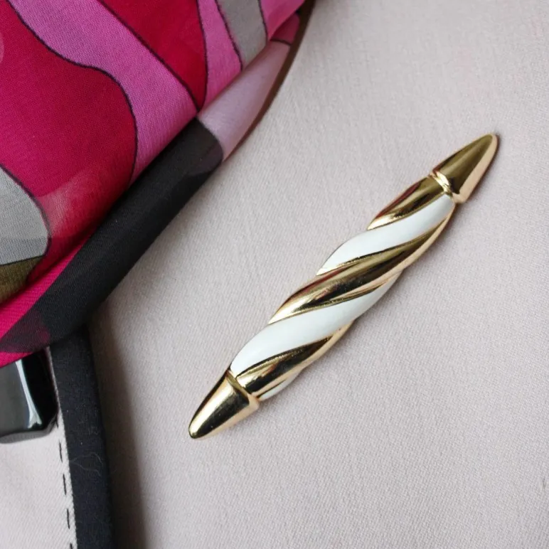 Коллекционная брошь от CHRISTIAN DIOR в стиле CHANEL