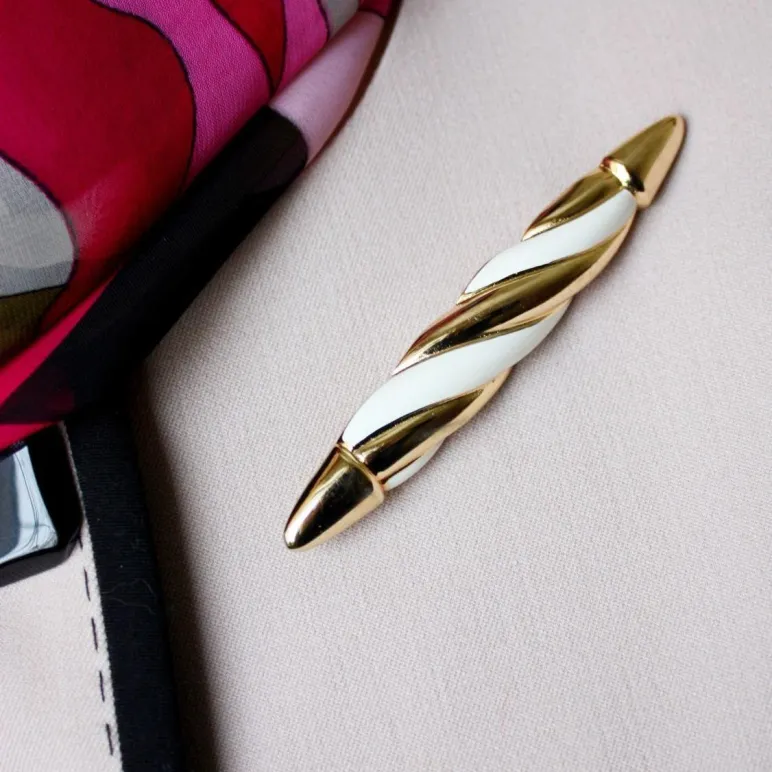 Коллекционная брошь от CHRISTIAN DIOR в стиле CHANEL