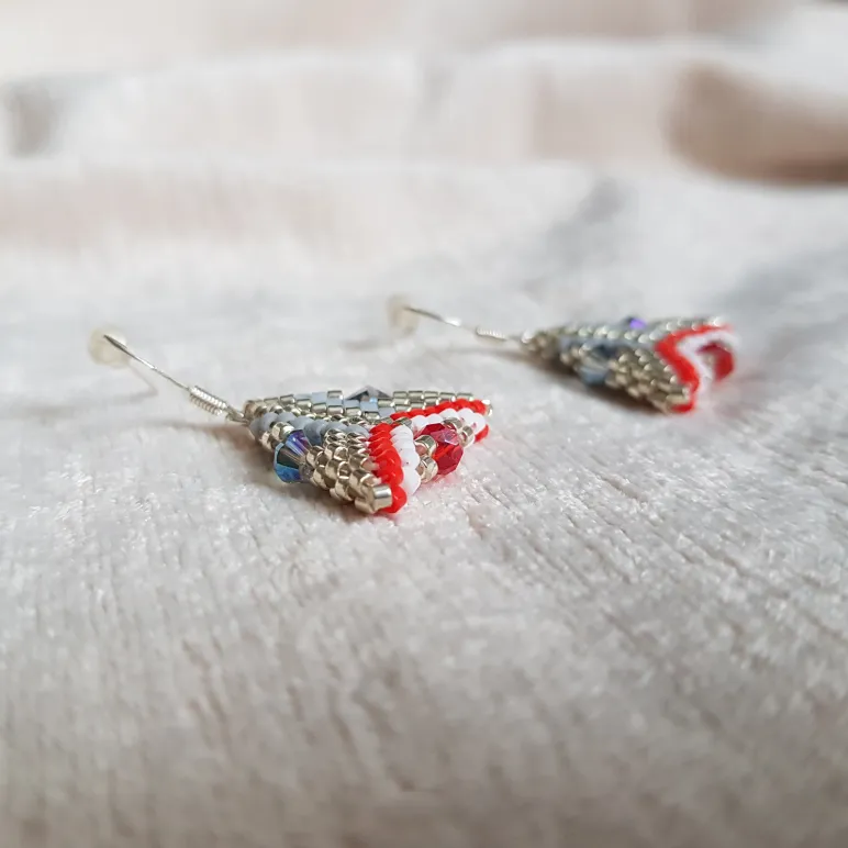 Серьги с жемчугом, биконусами. ронделями