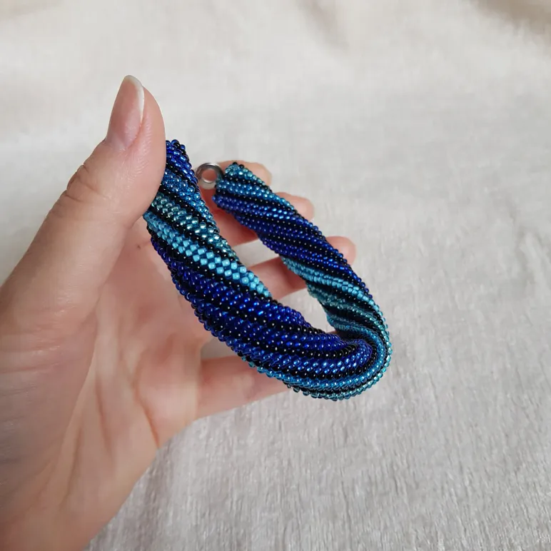 ​Браслет "Синие грани" с рельефной текстурой