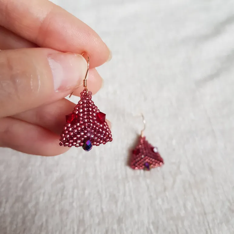 Серьги с жемчугом, биконусами. ронделями