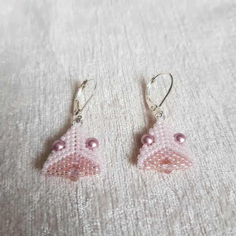 Серьги с жемчугом, биконусами. ронделями