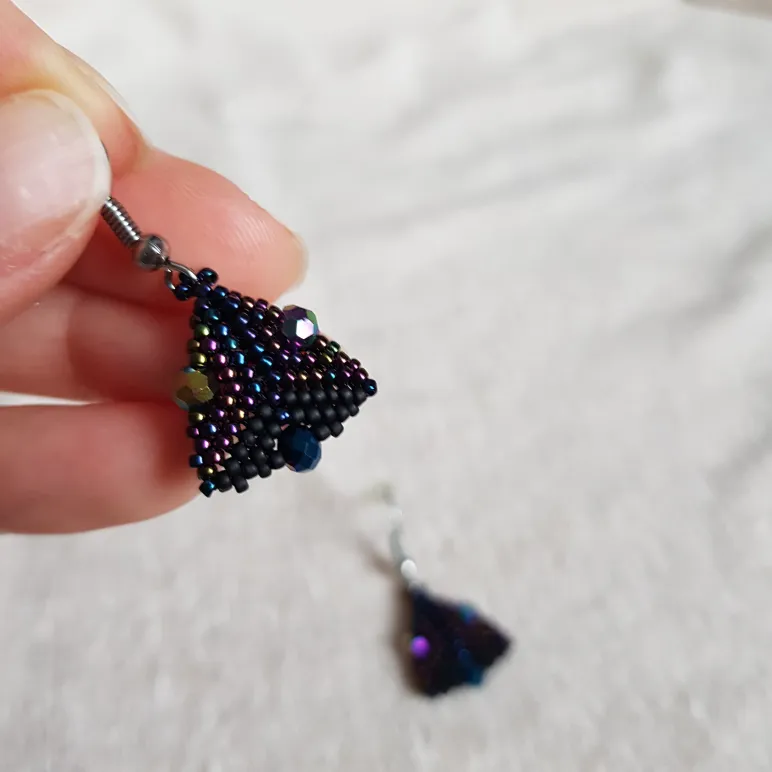 Серьги с жемчугом, биконусами. ронделями