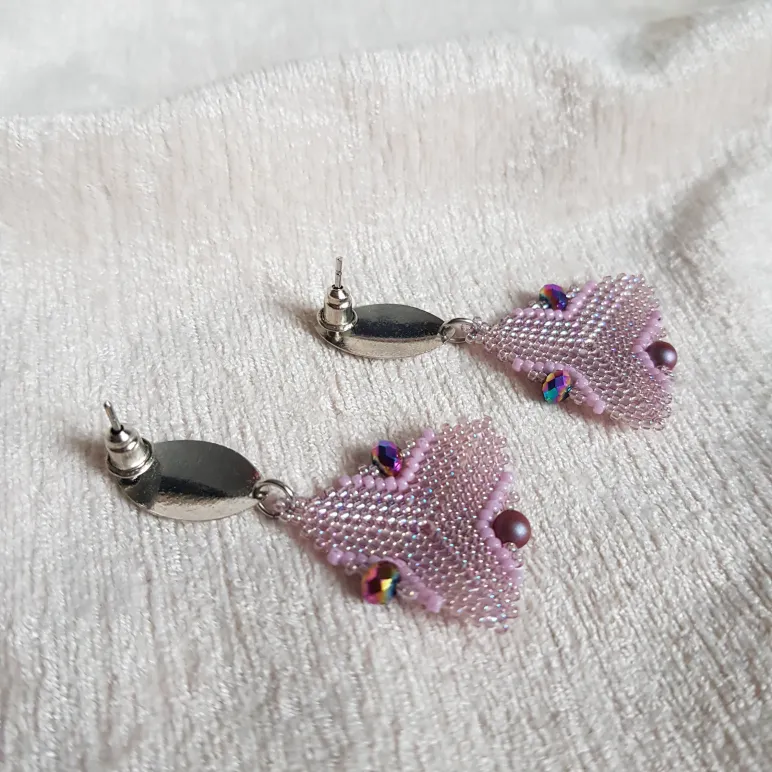 Серьги с жемчугом, биконусами. ронделями