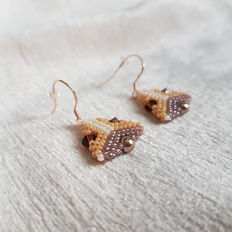 Серьги с жемчугом, биконусами. ронделями