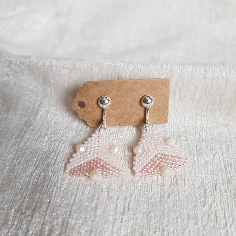 Серьги с жемчугом, биконусами. ронделями