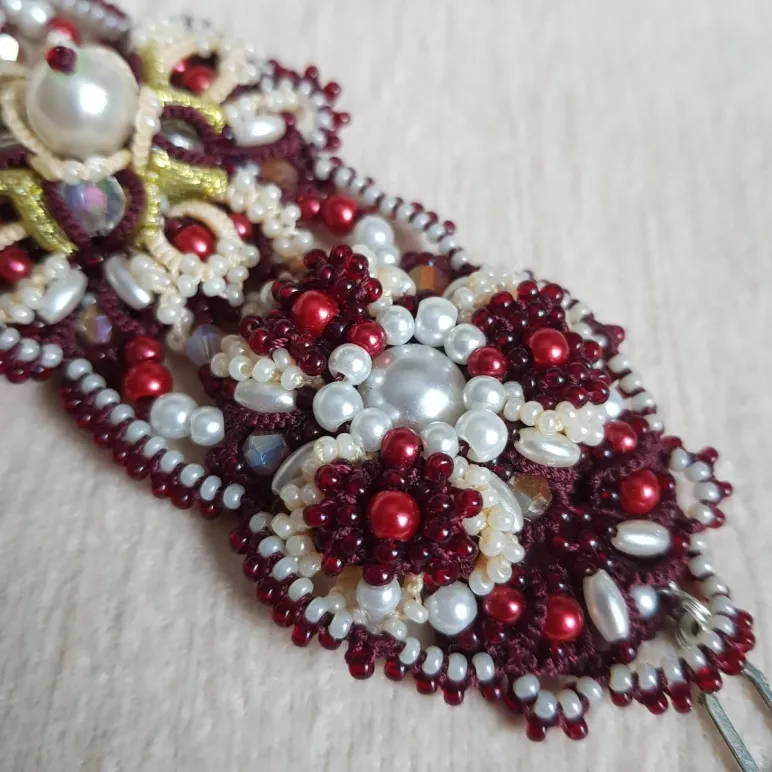 Комплект: Браслет и серьги "Вишня на креме" фриволите