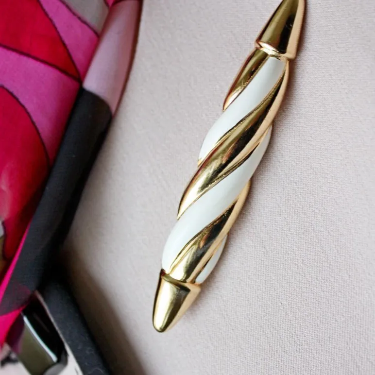 Коллекционная брошь от CHRISTIAN DIOR в стиле CHANEL