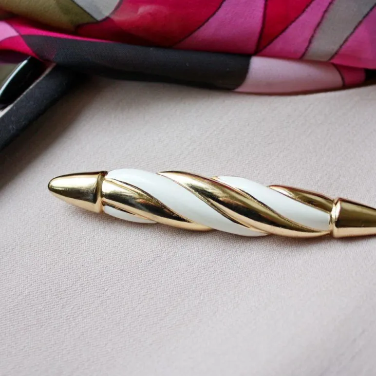 Коллекционная брошь от CHRISTIAN DIOR в стиле CHANEL