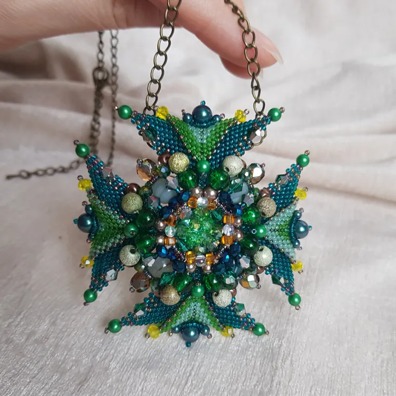 Брошь-орден-подвеска + Брошь и Серьги "Изумруд"