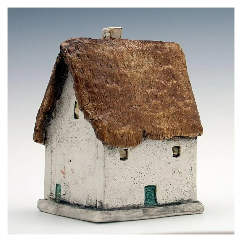 Домик интерьерная статуэтка