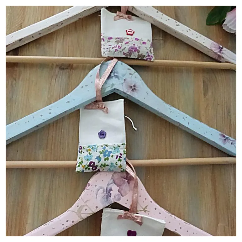 Вешалки и плечики для одежды