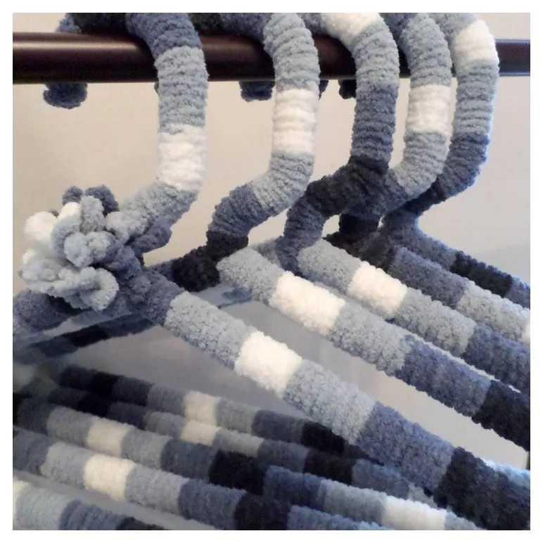 Вешалки и плечики для одежды