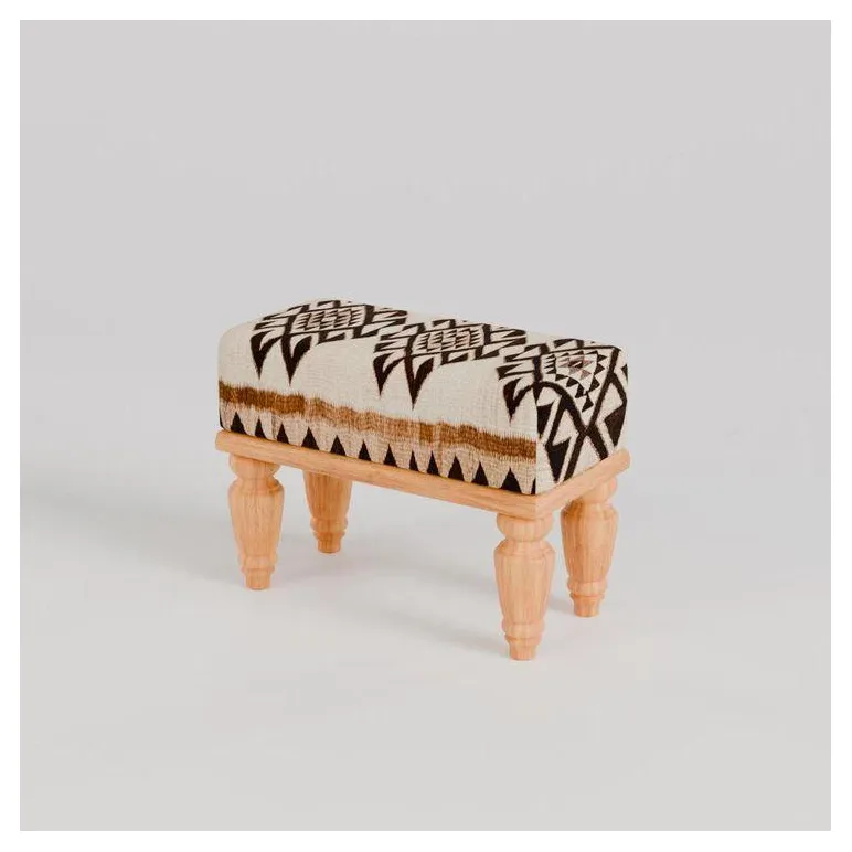 Табурет, пуф