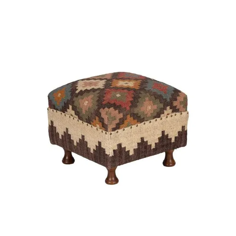 Табурет, пуф