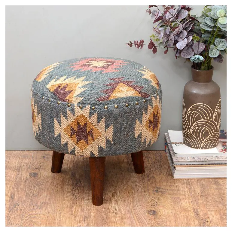 Табурет, пуф