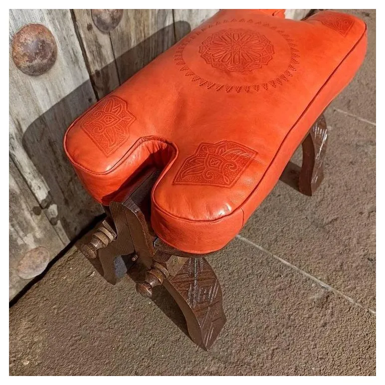 Табурет, пуф