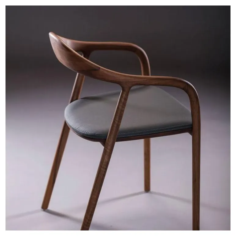 Стул из массива, деревянный